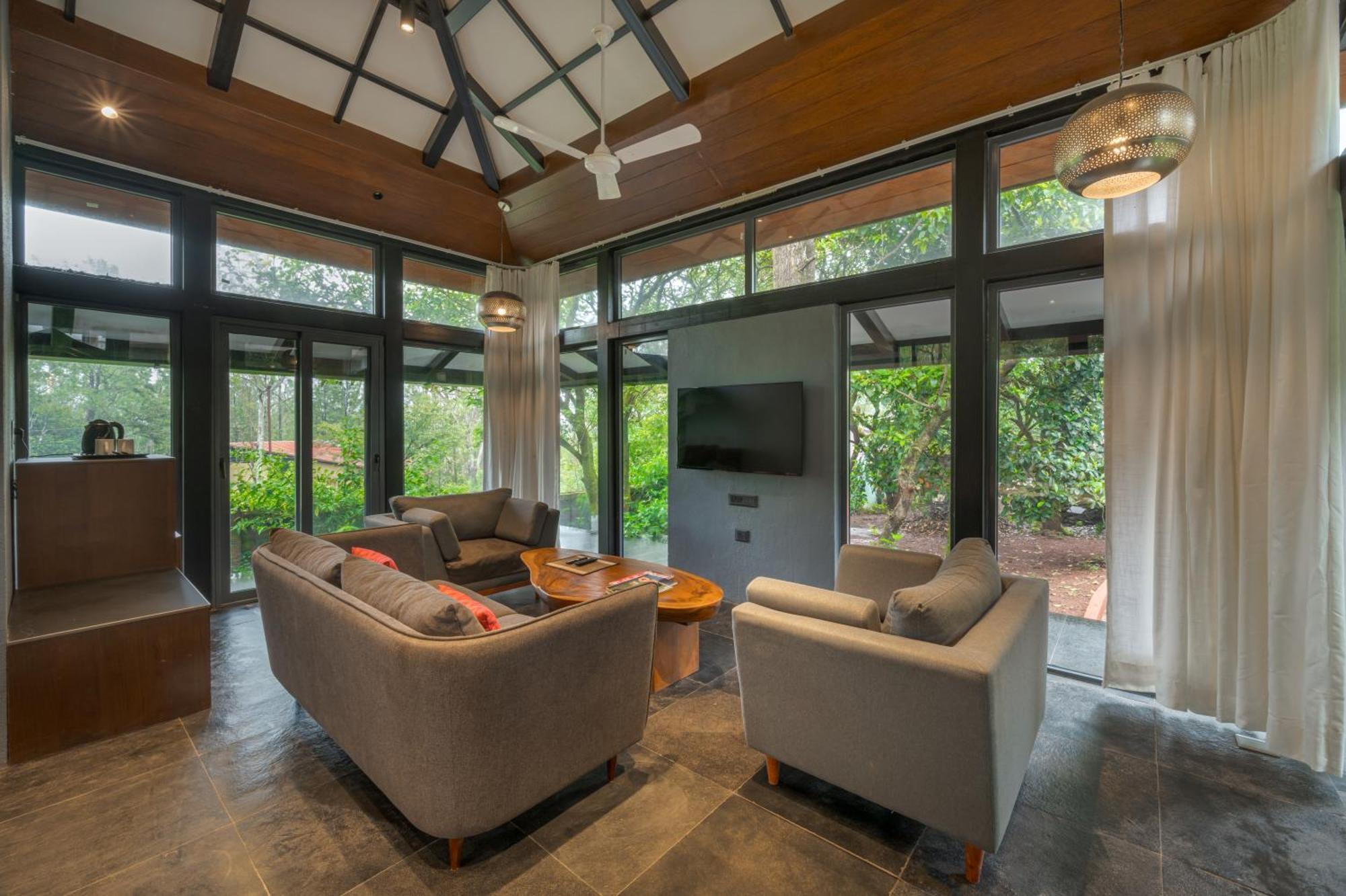 Saffronstays The Glasshouse, Panchgani - Beautiful Glass Villa For Couples Bagian luar foto