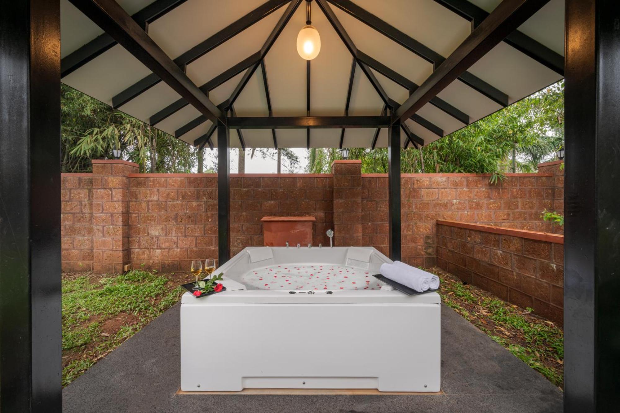 Saffronstays The Glasshouse, Panchgani - Beautiful Glass Villa For Couples Bagian luar foto